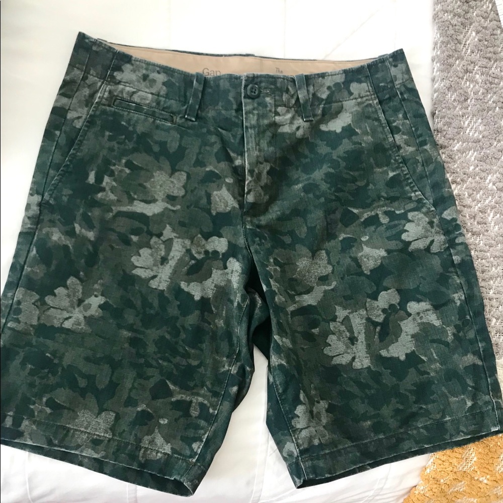 Gap “Lived In Short” - Picture 2 of 3